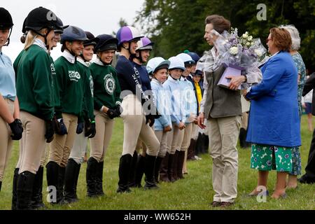 Prinzessin Anne treffen Pony Club Mitglieder. Stockfoto