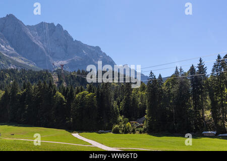 Eibsee Seilbahn, Zugspitzmassiv, 2962 m, der höchste Berg Deutschlands, North Face, Wettersteingebirge, Ostalpen, Alpen, Garmisch-Partenkirchen, Bayern, Deutschland, Europa Stockfoto