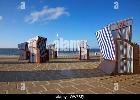 Liegen an der Promenade am Weststrand der Insel Norderney. Stockfoto