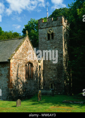 View SE von St Dyfnog C 13 Kirche, Llanrhaeadr, Denbighshire, Wales, UK, in dem Turm zu W Ende des S Kirchenschiff verbunden: ein Jammertal Clwyd doppel Kirchenschiff. Stockfoto