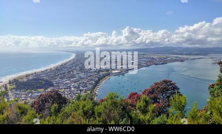 Blick auf die Halbinsel von Mount Maunganui in Tauranga, Neuseeland Stockfoto