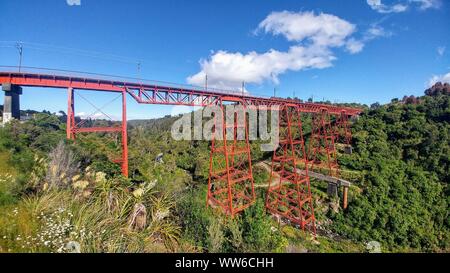 Makatote Viadukt Brücke, gigantische rote Zugbrücke in Neuseeland Stockfoto