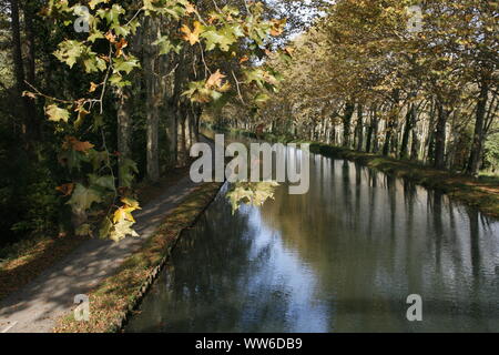 Die Canal Lateral de la Garonne in Pont des Sables. Stockfoto