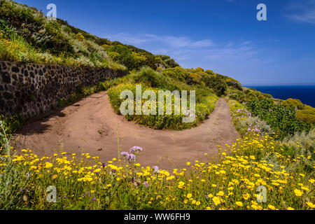 Italien, Sizilien, Liparische Inseln, Stromboli, Wanderweg zur Sciara del Fuoco Stockfoto