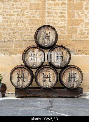 Eiche Fässern am Weingut Viña Tondonia, Barrio de la Estación, Haro, La Rioja, Spanien Stockfoto