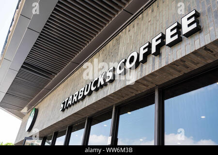 Shanghai, China. 13 Sep, 2019. Amerikanischen Kaffee und Kaffeehaus Kette Starbucks Store und Logo in Shanghai gesehen. Credit: Alex Tai/SOPA Images/ZUMA Draht/Alamy leben Nachrichten Stockfoto