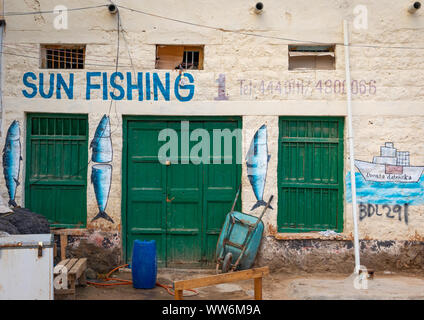 Fischer shop Wandbild, Sahil region, Berbera, Somaliland Stockfoto