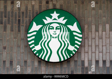 Shanghai, China. 13 Sep, 2019. Amerikanischen Kaffee und Kaffeehaus Kette Starbucks Logo in Shanghai gesehen. Credit: Alex Tai/SOPA Images/ZUMA Draht/Alamy leben Nachrichten Stockfoto