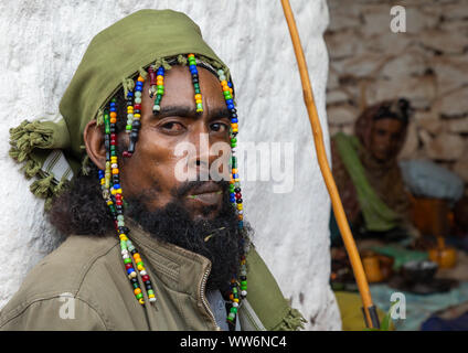 Oromo pilgrim kauen Khat in der Sheikh Hussein Schrein, Oromia, Scheich Hussein, Äthiopien Stockfoto