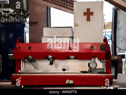 Alte gaggia Espressomaschine im impero Kino Bar, Central region, Asmara, Eritrea Stockfoto