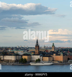 Stockholm, Schweden. September 2019. Ein Blick auf die Stadt von monteliusvägen Aussichtspunkt bei Sonnenuntergang Stockfoto