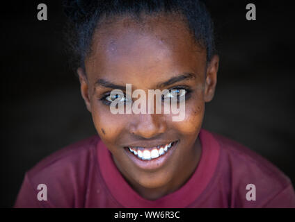 Porträt einer wunderschönen Bilen junge Frau, Semien-Keih-Bahri, Elabered, Eritrea Stockfoto