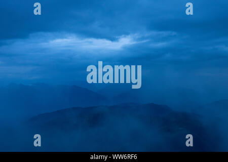 Blick vom Hochkönig in Richtung Süden bei Sonnenuntergang, Salzburger Land, Österreich Stockfoto