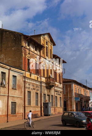 Alte Art deco Gebäude der Commercial Bank von Eritrea, Asmara, Eritrea Stockfoto