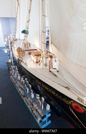 Die Hälfte Modell des historischen Schoners, Rose Dorothea, in Provincetown Public Library. Stockfoto