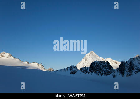 Blick auf Schrankogel auf dem Aufgang zur ruderhofspitze, Stubaier Alpen, Tirol, Österreich Stockfoto