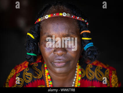 Porträt einer Kunama Stamm Frau mit traditionellen Frisur, Gash-Barka, Barentu, Eritrea Stockfoto