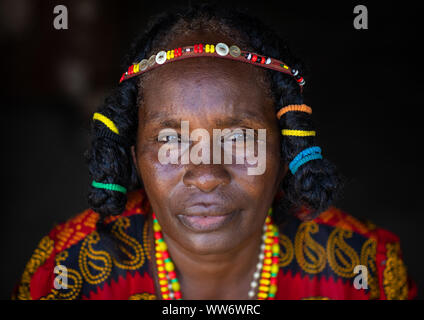 Porträt einer Kunama Stamm Frau mit traditionellen Frisur, Gash-Barka, Barentu, Eritrea Stockfoto