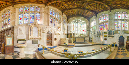 Grab der Heiligen Dreifaltigkeit christliche Kirche (Stratford-upon-Avon, Warwickshire, England) von William Shakespeare, in der Nähe der Schrift, in der er getauft wurde. Stockfoto