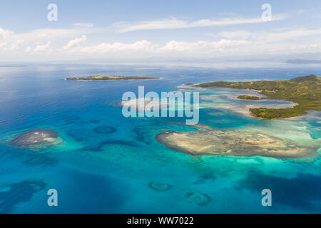 Bucas Grande Island, Philippinen. Schönen Lagunen mit Atollen und Inseln, Ansicht von oben. Marine, Natur der Philippinen. Stockfoto