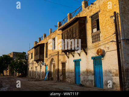 Osmanische Architektur Gebäude mit Moucharabieh, nördlichen Roten Meer, Massawa, Eritrea Stockfoto