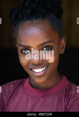 Porträt einer wunderschönen Bilen junge Frau, Semien-Keih-Bahri, Elabered, Eritrea Stockfoto