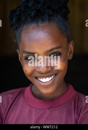 Porträt einer wunderschönen Bilen junge Frau, Semien-Keih-Bahri, Elabered, Eritrea Stockfoto