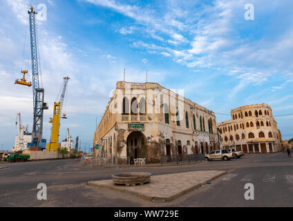 Osmanische Architektur Gebäude vor dem Hafen, nördlichen Roten Meer, Massawa, Eritrea Stockfoto