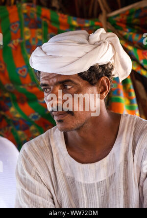 Porträt einer Rashaida Stamm Mann, nördlichen Roten Meer, Massawa, Eritrea Stockfoto