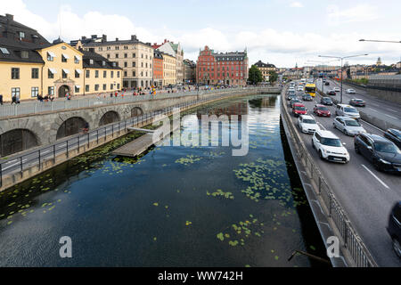 Stockholm, Schweden. September 2019. Ein Blick von der Brücke Riddarholmsbron in Gamla Stan Insel. Stockfoto