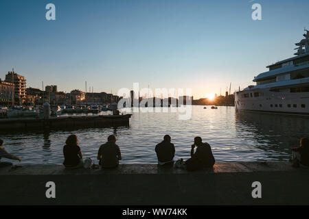 Auf dem Weg zum Alten Hafen in Marseille, Frankreich Stockfoto