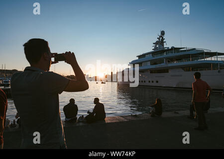 Auf dem Weg zum Alten Hafen in Marseille, Frankreich Stockfoto