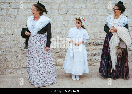 Traditionell Katalanen in den Reis Festival in Arles, Frankreich gekleidet Stockfoto