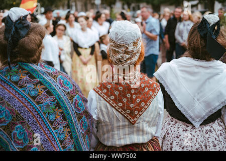 Traditionell Katalanen in den Reis Festival in Arles, Frankreich gekleidet Stockfoto