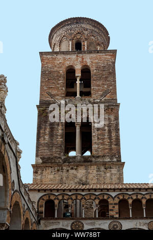 Bell Tower, 12. Jahrhundert, Ziegel, Bögen, Arabic-Norman Stil, Salerno Dom, Duomo, San Mateo, St. Matthäus, alte katholische Kirche, religiöse Gebäude, Stockfoto