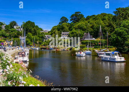 Frankreich, Bretagne, FinistÃ¨re Abteilung, Pont-Aven, Hafen mit Fluss Aven Stockfoto