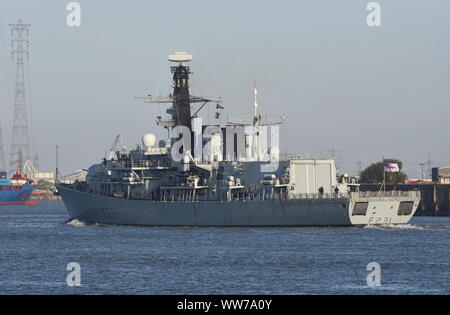 HMS Argyll ist ein Typ 23 Fregatte der Royal Navy, fotografiert auf der Themse, die DESI Verteidigung Ausstellung in London teilnehmen. Stockfoto