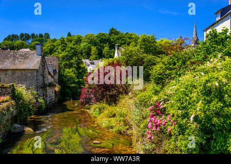 Frankreich, Bretagne, FinistÃ¨re Abteilung, Pont-Aven, Fluss Aven, Ansicht von "Xavier Grall' Promenade Stockfoto