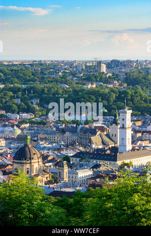 Lemberg (Lwiw, Lemberg): Blick von der Burg auf die Altstadt mit Rathaus, Oblast Lwiw, Ukraine Stockfoto