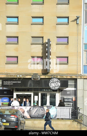 Glasgow, UK. 13. September 2019. Jeremy Corbyn MP-Führer der Scottish Labour Party zusammen mit Richard Leanard MSP-Führer der Scottish Labour Party in Strath Union, die sich in der student union der Universität Strathclyde in Glasgow. Sie werden dort einen Vortrag und beantwortet Fragen der universitys Studenten zu geben. Colin Fisher/CDFIMAGES.COM Credit: Colin Fisher/Alamy leben Nachrichten Stockfoto