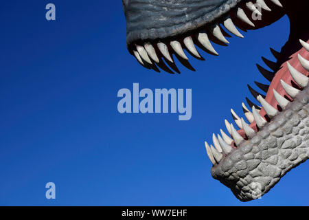 Nov. 2, 2015 - Niagara Falls, Ontario, Kanada: in der Nähe von Dinosaur Statuen an Dinosaurier Adventure Park Minigolf. Stockfoto