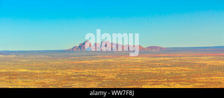 Banner der Mount Olga Felsformation im Uluru-Kata Tjuta National Park, Northern Territory, Australien. Land der Aborigines im australischen Outback Red Centre Stockfoto