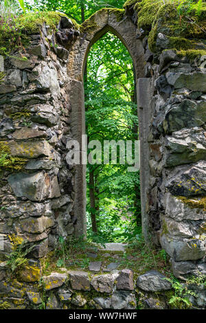 Deutschland, Bayern, Fichtelgebirge, Bad Berneck, Fenster im Alten Schloss Burgruine in der Nähe von Bad Berneck Stockfoto