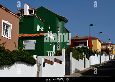 Bunte Häuser, Straße in El Sauzal, Teneriffa, Kanarische Inseln, Spanien Stockfoto