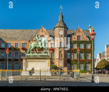 Deutschland, Nordrhein-Westfalen, Düsseldorf, Jan Wellems Reiterstandbild auf dem Marktplatz vor dem Alten Rathaus Stockfoto