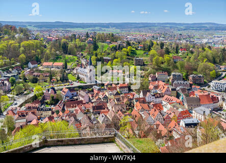 Deutschland, Bayern, Kulmbach, Blick von der Plassenburg über Kulmbach auf die Katholische Kirche "Unsere Liebe Frau" an der SchieÃŸgraben Stockfoto