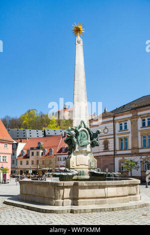 Deutschland, Bayern, Kulmbach, Marktplatz mit Luitpoldbrunnen von 1898 Stockfoto