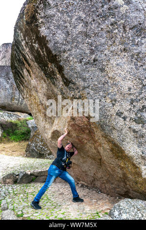 Besuch des Steindorfes Monsanto, Portugal Stockfoto