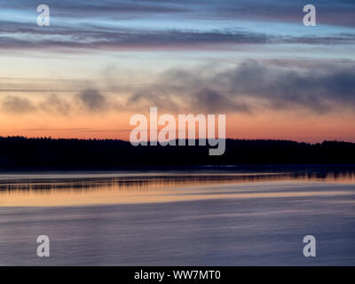 Schweden, Smaland, EksjÃ¶, Sommernachtstraum Stimmung am See Solgen Stockfoto