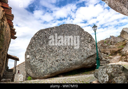 Besuch des Steindorfes Monsanto, Portugal Stockfoto